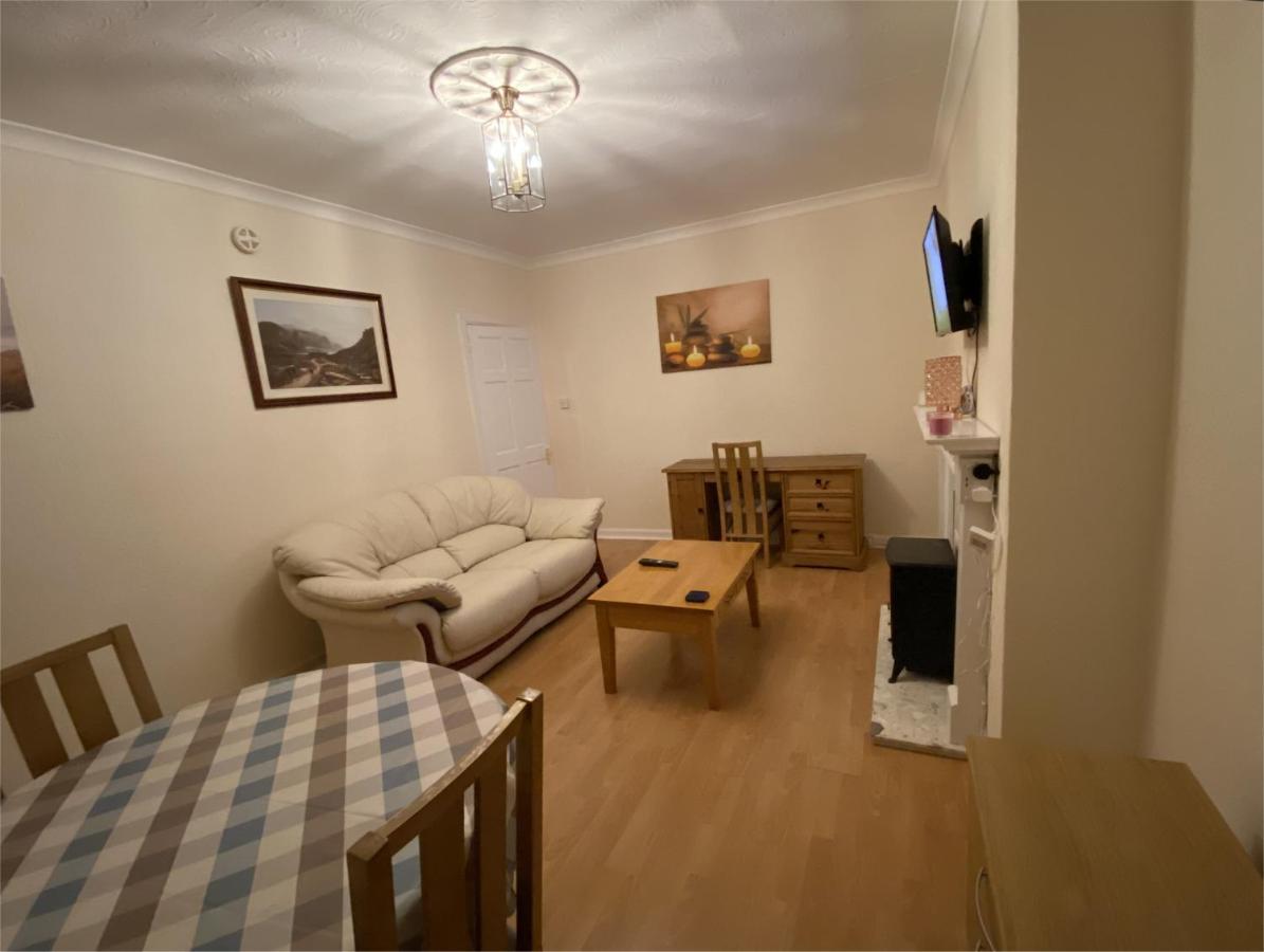 Private Lounge And Double Room Kilwinning Luaran gambar