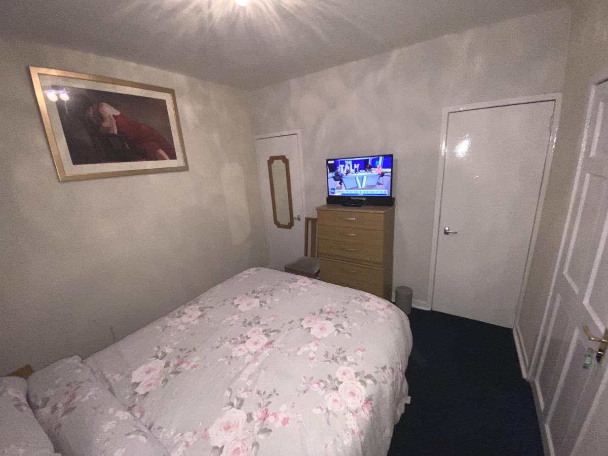 Private Lounge And Double Room Kilwinning Luaran gambar