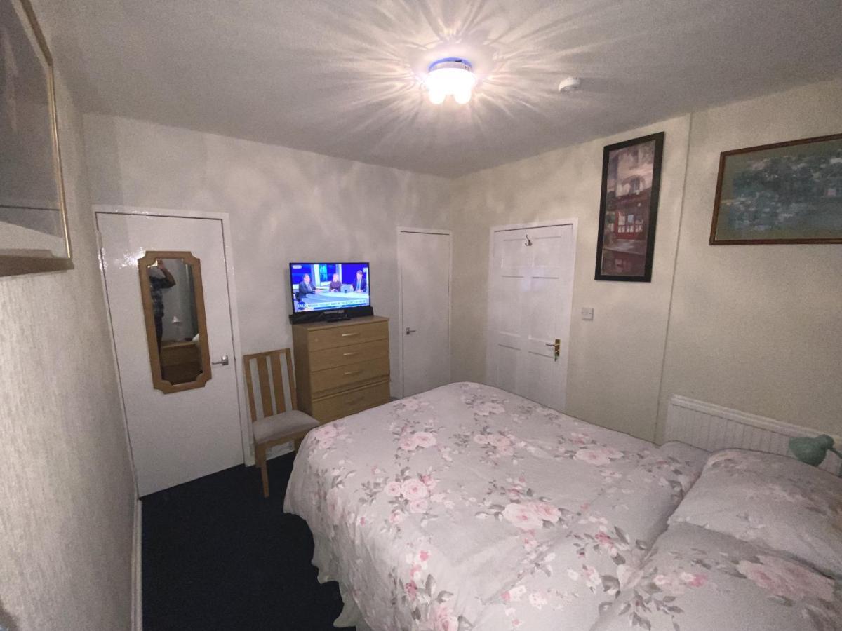 Private Lounge And Double Room Kilwinning Luaran gambar